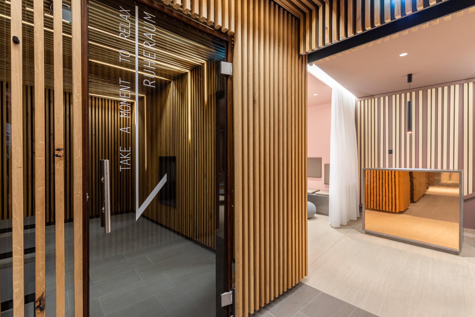 Oder doch in den Wellnessbereich? Oder doch in den Wellnessbereich?